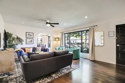 Image de West Beach - propriété incroyable, profitez de l'extérieur, à moins de 2 pâtés de maisons de tout!