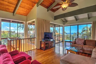 Image de Vue sur l'océan spacieuse Air conditionné étapes magnifiquement décorées à la plage de Poipu