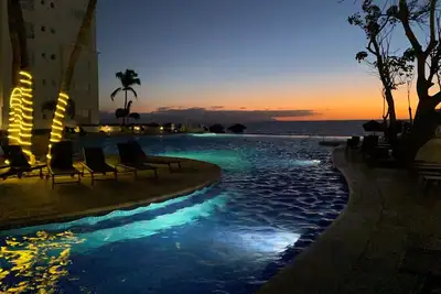 Image de Magnifique 3 Chambres, 3 Bains, Condo Front De Mer - 3 chambres, - 3 salles de bain - 6 couchages