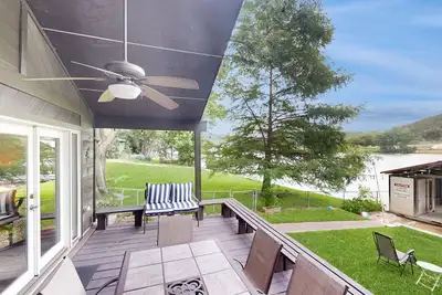 Image de Maison riveraine chic avec quai privé à la rivière Colorado!