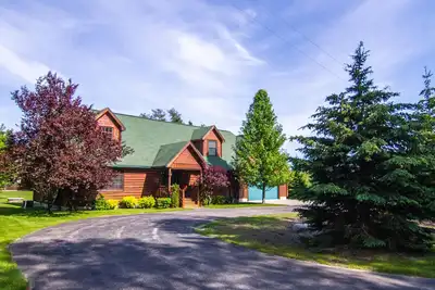 Image de Maison exécutive à 3 niveaux dans le village de Crystal Mountain Resort - Nouveau sur Vrbo!