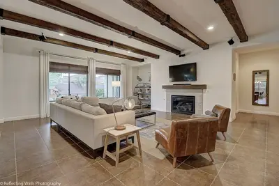 Image de Maison de vacances de luxe! Piscine lagon chauffée + spa, Casita (5br / 3. 5ba)