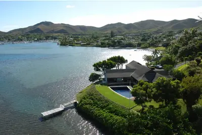 Image de Piscine, spa, bord de l'eau, vue à la maison!
