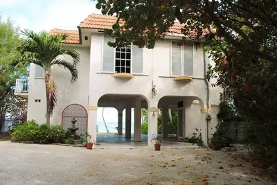 Image de Unique maison de 2 chambres face à la baie avec terrasse sur le toit - 75130 Overseas Hwy.