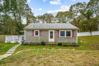Image de Cottage Quintessentiel Dans Le Village De Barnstable