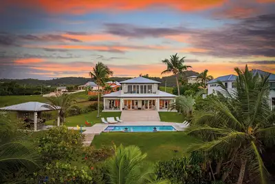 Image de Martineau Belle Playa. . . ce qu'est la vie de luxe en bord de mer