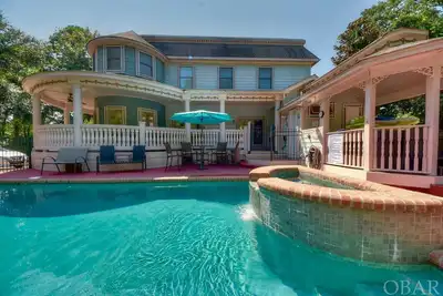 Image de Capacité d'accueil de 18 personnes, ascenseur, piscine et bain à remous, grande salle de jeu, salle de bar, au canard, Obx