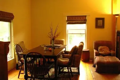 Image de 7 chambres Ă coucher, des groupes de week-end bienvenus, la Nouvelle-Angleterre charme du village