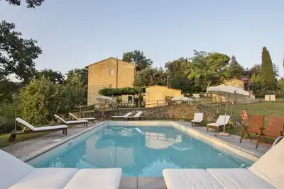Image de Appartement de charme sur les collines de Florence. Calme, belles vues, piscine,