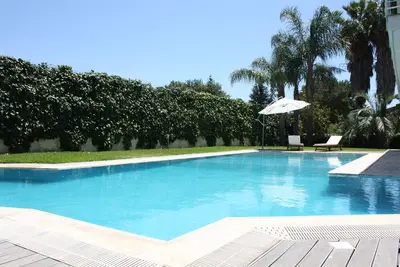 Un loft dans une oasis de paix, Ara Town