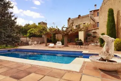 Image de Véritable bijou: villa de pierre, typique de la Catalogne, piscine et jardin