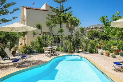 Image de Une villa traditionnelle en parfaite harmonie avec l'environnement naturel