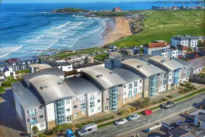 Image de Pentewan est un appartement côtier de 2 chambres donnant sur la plage de Fistral