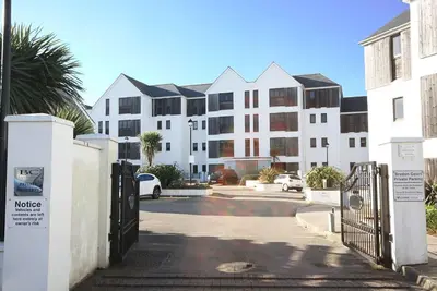 Image de Surfs Up est un superbe appartement de 2 chambres donnant sur la plage de Fistral