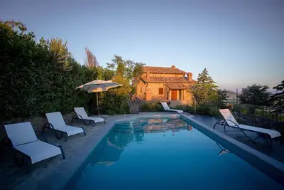 Image de Villa moderne à Cortona avec piscine