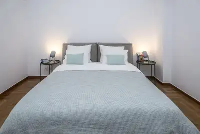 Image de Appartement des années 60 à Athènes, à pied de l'Acropole, de Plaka, du métro, des bars, des cafés, etc.