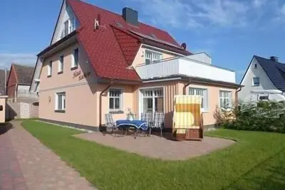 Image de 5 * Maison de vacances 3 minutes de la plage et du centre, sauna et foyer