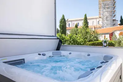 Image de Maison de vacances avec terrasse et jacuzzi