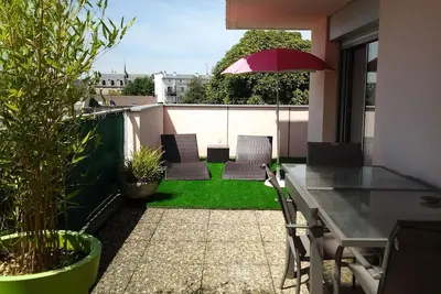 Image de Grand T2 55m² + terrasse 34m²  au centre ville avec vue exceptionnelle, parking