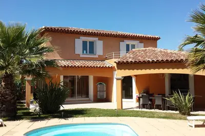 Image de Saint Cyr /Mer Plage Les Lecques, villa avec piscine, climatisation, commerces.