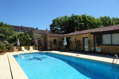 Image de Maisonnette en pierre avec piscine  privée