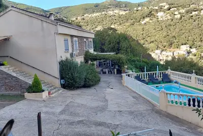 Image de Maison individuelle avec piscine, vue sur mer et montagne