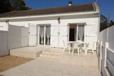 Image de Maisonnette ensoleillée, à 100m de la plage, animaux sur demande
