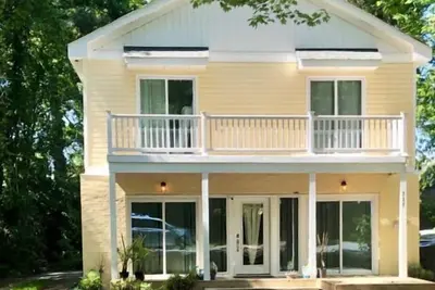 Image de 4 Br / 3 Ba Walk to Oceanfront Moca of Resort Area, Parking Culdesac Convention