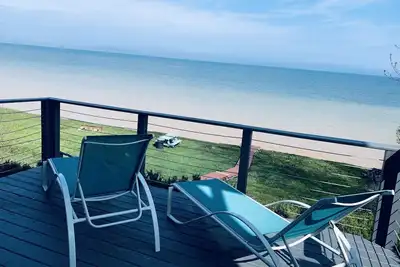 Image de Waterfront 3 Story Home On Shores Of Lake Mi, Ă quelques minutes de Door Cty et GreenBay