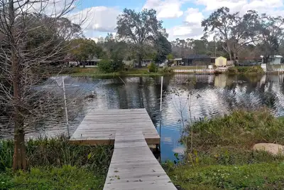 Image de Cottage Bord De L'Eau w / ACCÈS Au Weeki Wachee River & Golfe FRAÎCHEMENT RÉMODLÉ!