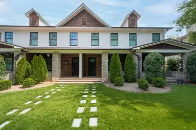 Image de Tout neuf et magnifique! Maison de ville haut de gamme de Birmingham dans un endroit fantastique!