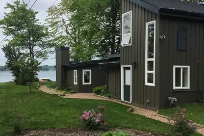 Image de La vie est meilleure sur le lac Portage. Feux D'Artifice D'ÉTÉ - visibles de la maison