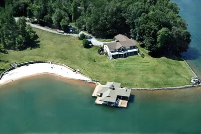 Image de Smith Mountain Lake Beach Retreat