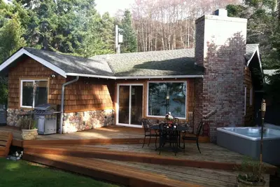 Image de Whidbey Island Waterfront cabine! Meilleurs couchers de soleil sur le côté ouest! 175 $ SPÉCIAUX! !