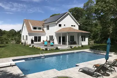 Image de Beau, confortable, spacieux et lumineux. Piscine chaufee. 4/5 chambres.