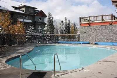 Image de Magnifique condo familial de 3 chambres avec piscine extérieure chauffée