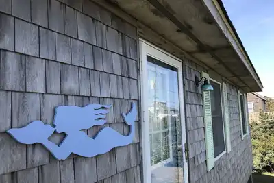 Image de Girl Silver Girl, Cottage 3br 2ba, bain à remous, près de la plage