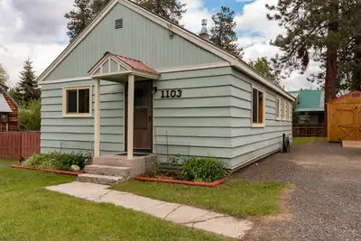 Image de Chambre Amovible Remodeled Chiens De Chambres Au Centre-Ville Avec Cour PRIVÉE