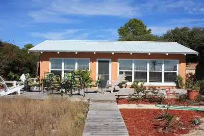 Image de \"Somewhere In The Sun\" Cottage en bord de mer - Old Florida Style Hideaway