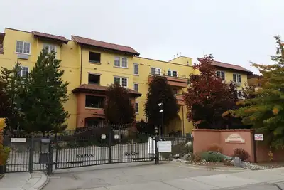 Image de Condo 1 chambre et plage Den Osoyoos avec piscine