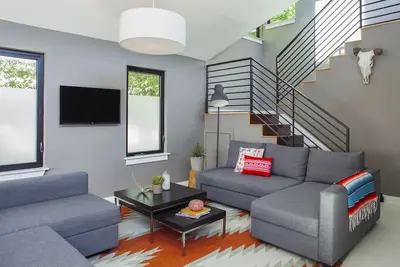 Image de Luxury Modern Downtown Austin - Idéal pour les grands groupes (Casa Moderna 1)