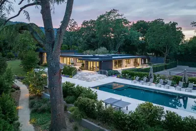 Image de 7 chambres Sonoma Estate avec court de tennis et piscine ** 4ème nuit gratuite **