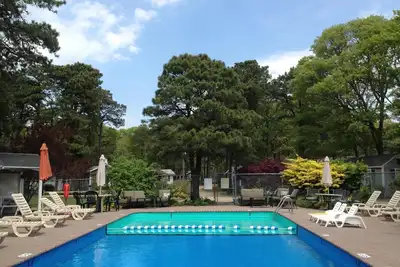 Image de 10-One mile to Nantucket Sound, piscine, beau terrain, piscine, conviviale et familiale