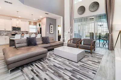 Image de Nouvelle inscription, installations de villégiature incroyables, minute par Disney, piscine privée / Spa, salle de jeux, installations de villégiature gratuites