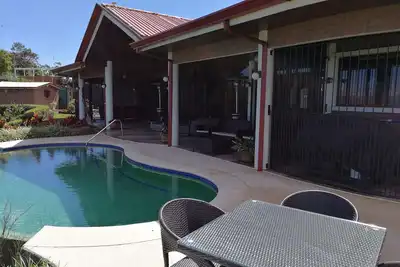 Image de Mountain Home sécurisé sécurisé avec piscine + vues