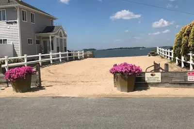 Image de Waterview 4 salles de bains et 2 salles de bain complètes pour 14 personnes-Disponible en version académique '18 \/ '19