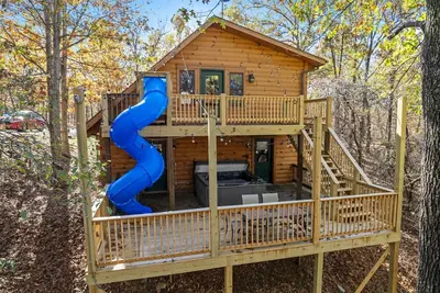 Image de Cabin isolé incroyable, emplacement idéal, bain à remous, ponts avec vue, mezzanine, table de jeu, près de Big Cedar Trophy Buck