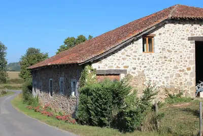 Image de Grange magnifiquement aménagée idéale pour 2/6 personnes couples ou familles, golf, vélo