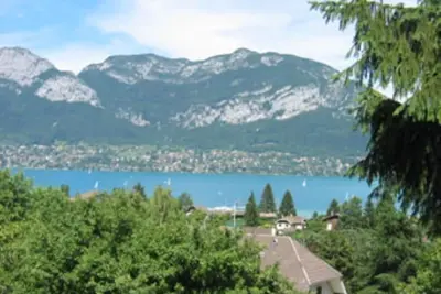 Image de Maison avec vue de face sur le lac d'Annecy