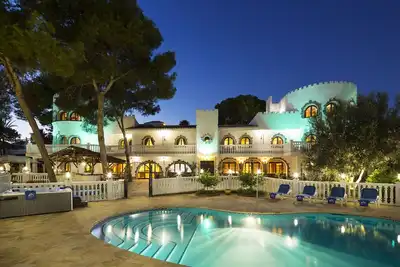 Château de la Méditerranée - la plage
